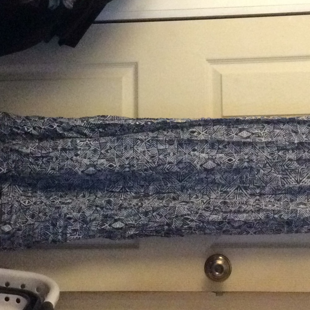 Maxi - Picture 2 of 4